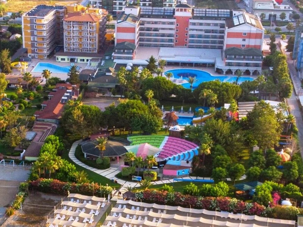 INSULA RESORT