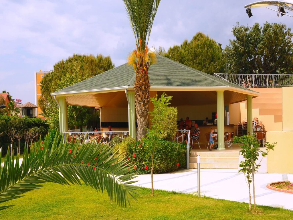 INSULA RESORT