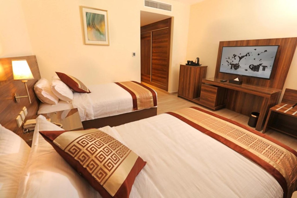 La Costa City Hotel