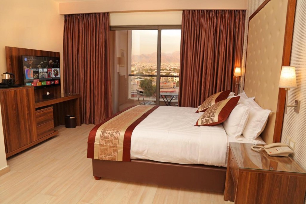 La Costa City Hotel