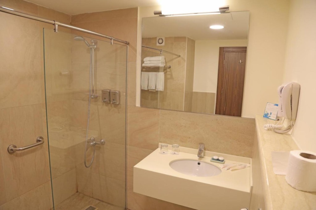 La Costa City Hotel