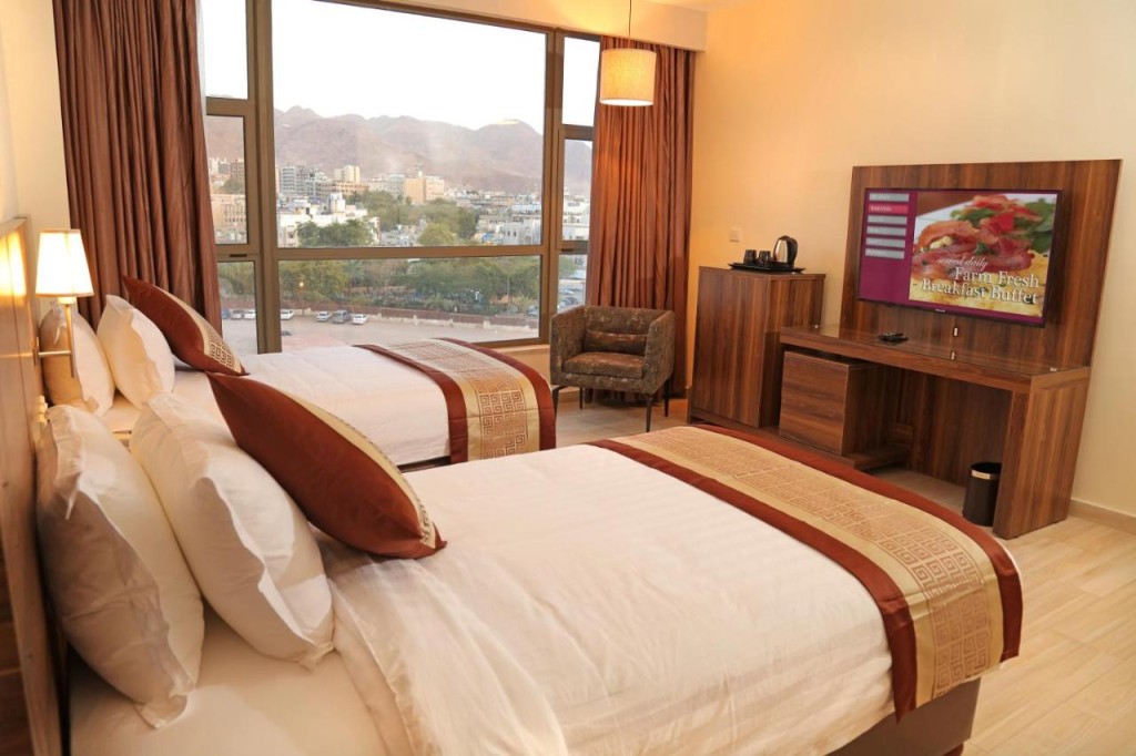 La Costa City Hotel