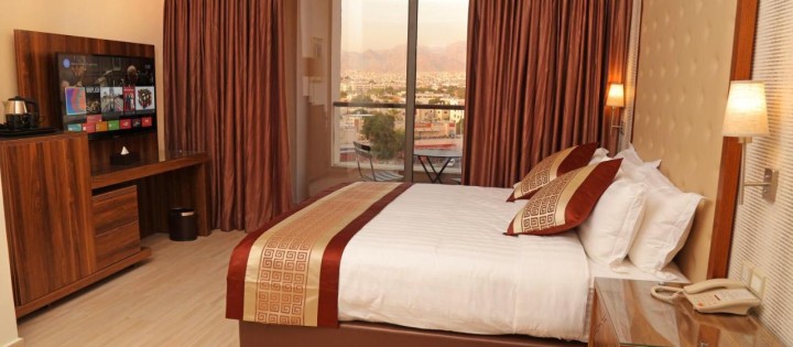 La Costa City Hotel