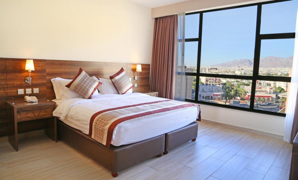 La Costa City Hotel