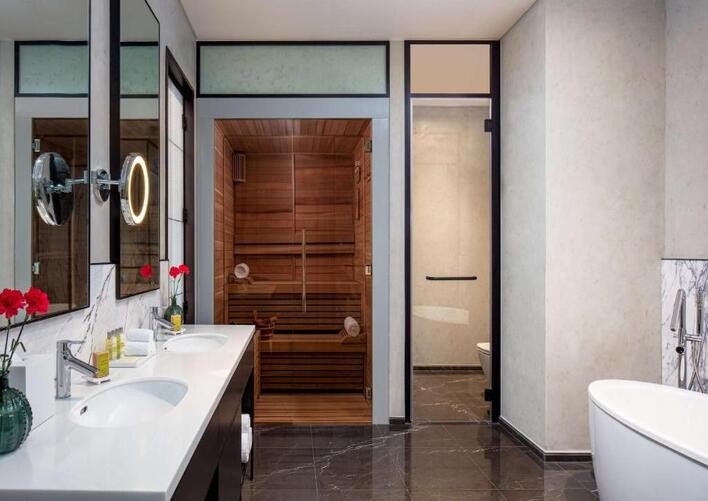 Hilton M Square Hotel