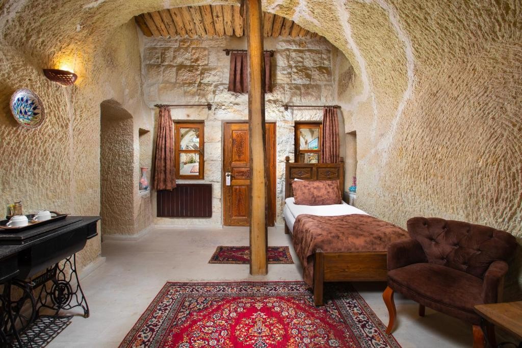 ROMANTIC CAVE