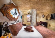 ROMANTIC CAVE