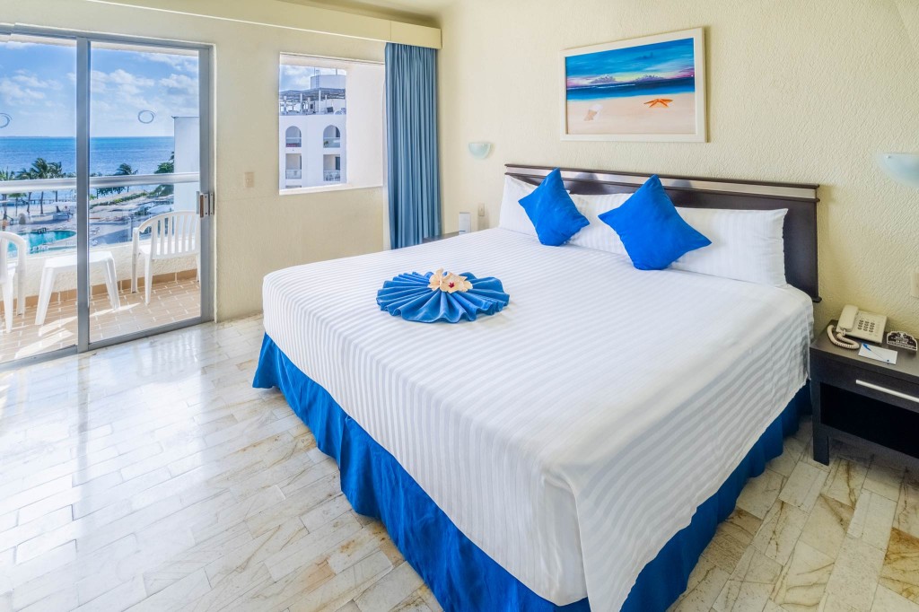 AQUAMARINA BEACH HOTEL CANCUN