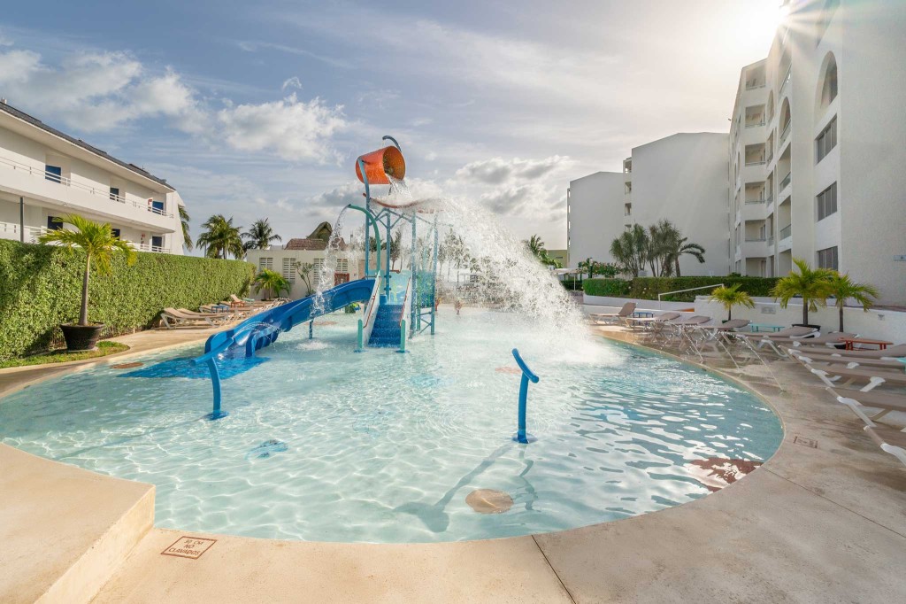 AQUAMARINA BEACH HOTEL CANCUN