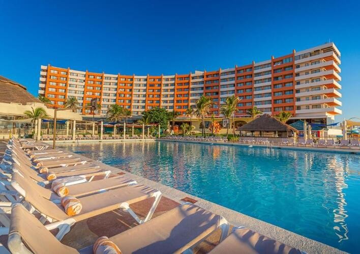 CROWN PARADISE CLUB CANCUN