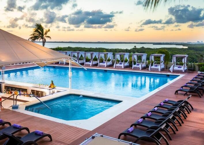 CROWN PARADISE CLUB CANCUN