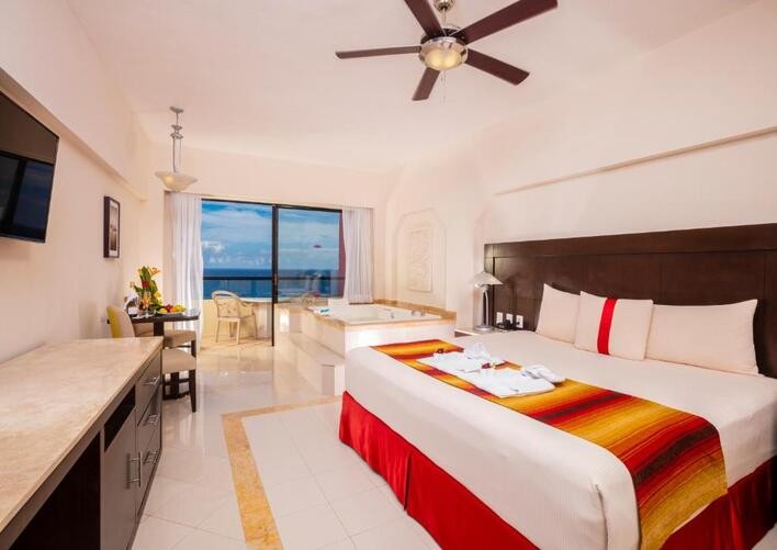 CROWN PARADISE CLUB CANCUN