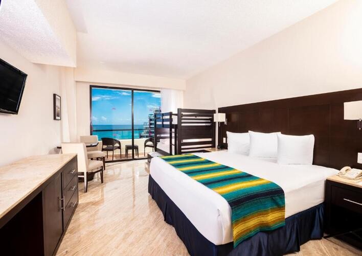 CROWN PARADISE CLUB CANCUN