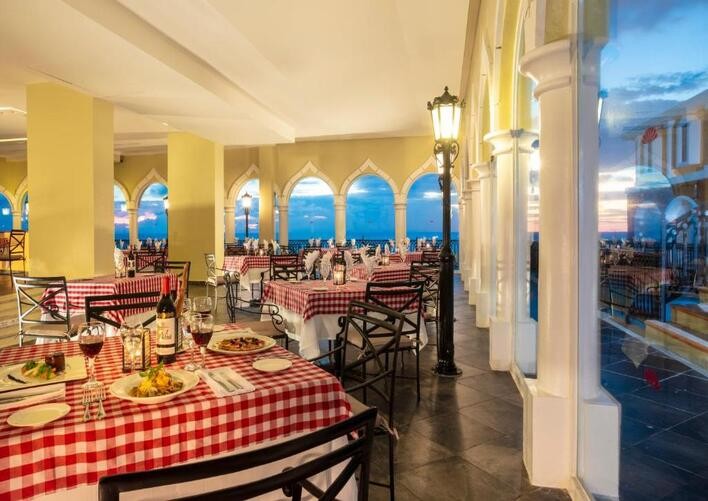 CROWN PARADISE CLUB CANCUN
