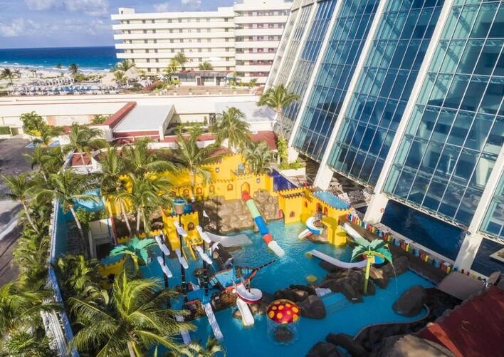 CROWN PARADISE CLUB CANCUN