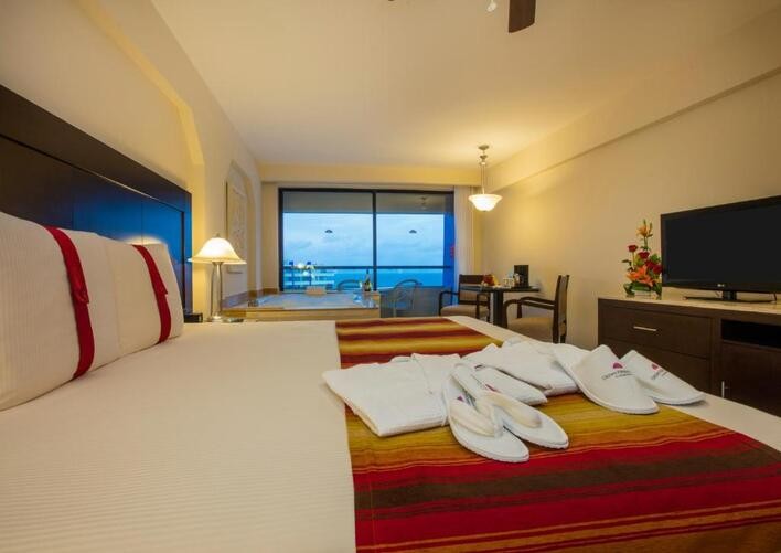 CROWN PARADISE CLUB CANCUN