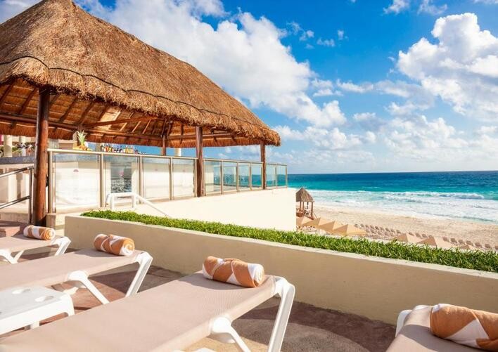 CROWN PARADISE CLUB CANCUN