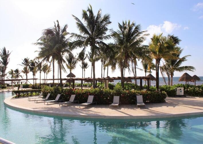 BLUEBAY GRAND ESMERALDA