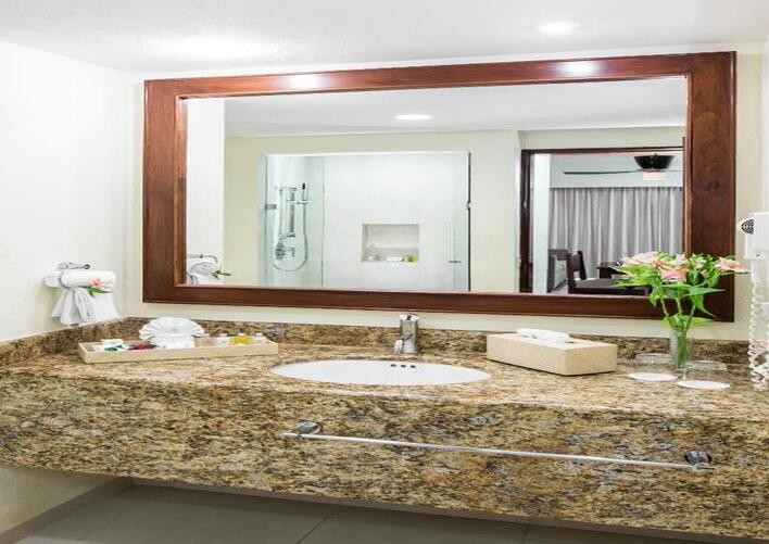 BLUEBAY GRAND ESMERALDA