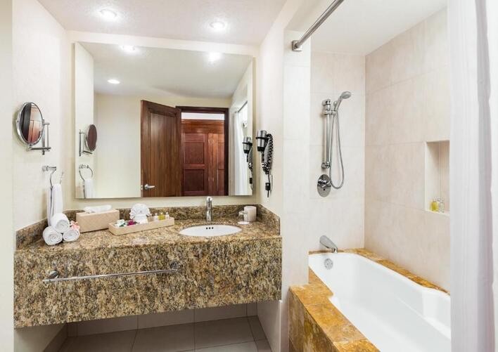BLUEBAY GRAND ESMERALDA