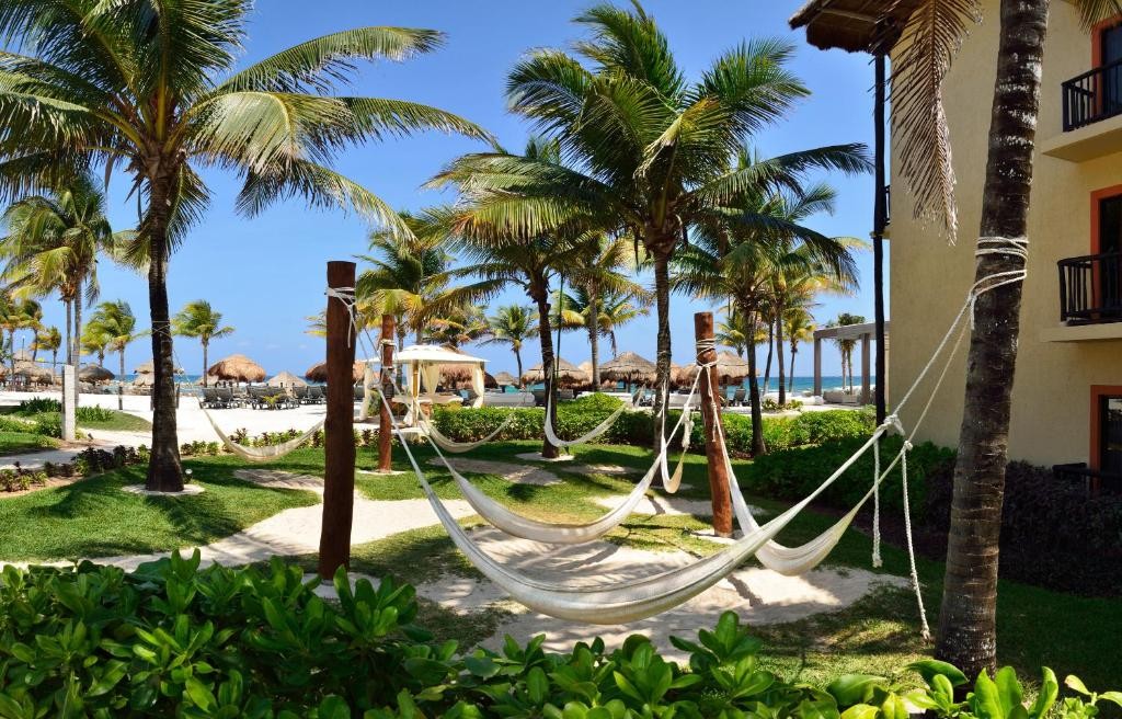 CATALONIA YUCATAN BEACH