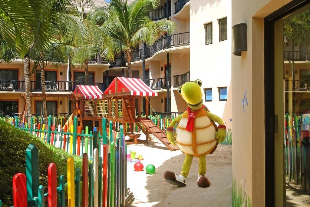 CATALONIA YUCATAN BEACH