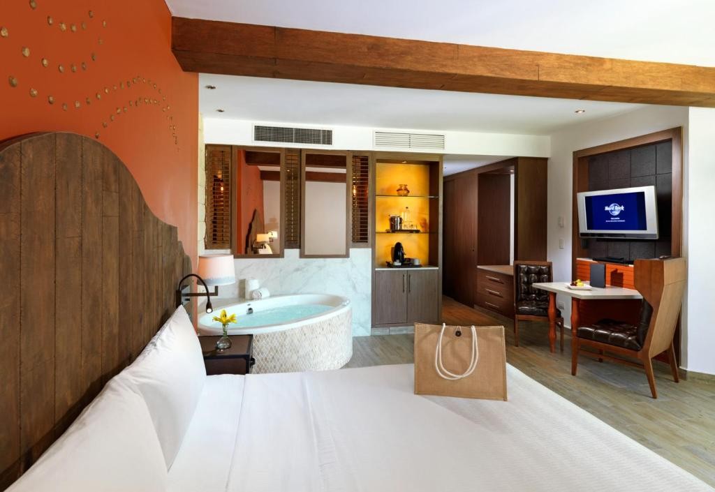 HARD ROCK HOTEL RIVIERA MAYA - HACIENDA AND HEAVEN