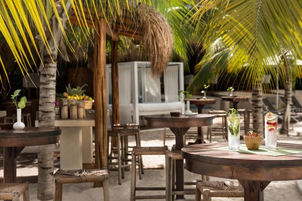 THE FIVES BEACH HOTEL - A LA CARTE ALL INCLUSIVE