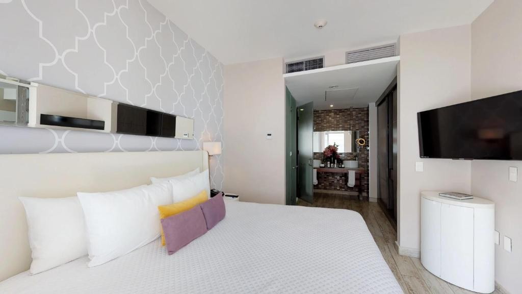 THE FIVES BEACH HOTEL - A LA CARTE ALL INCLUSIVE