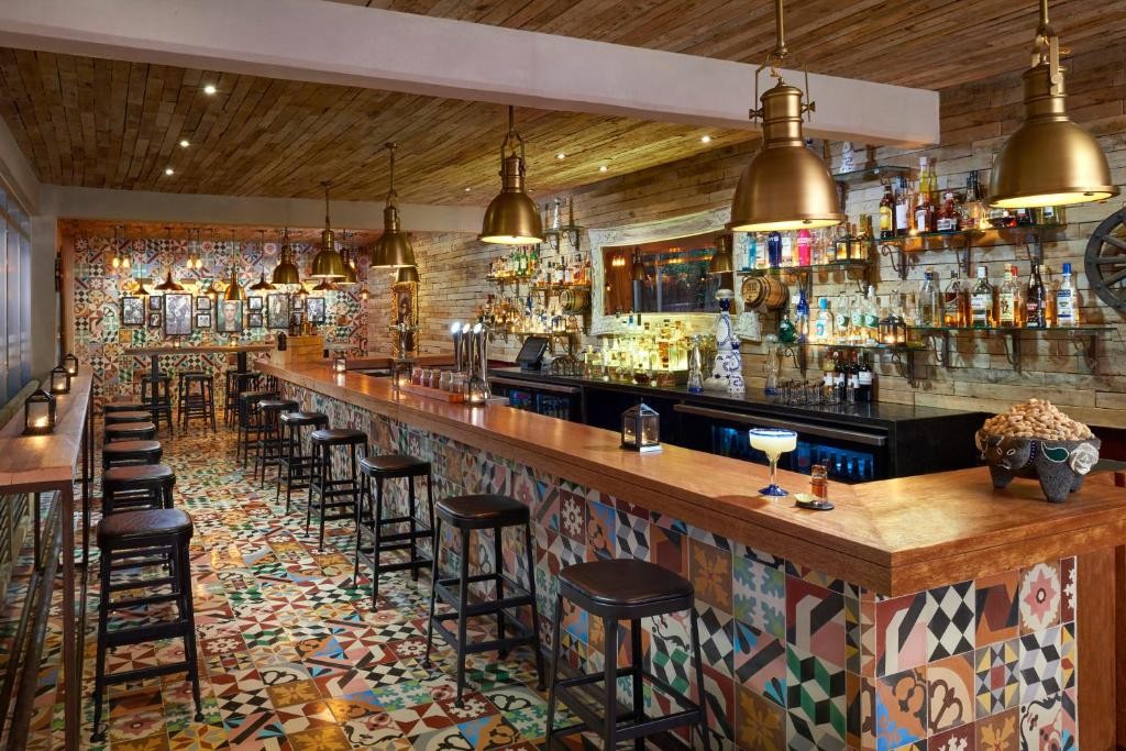 THE FIVES BEACH HOTEL - A LA CARTE ALL INCLUSIVE