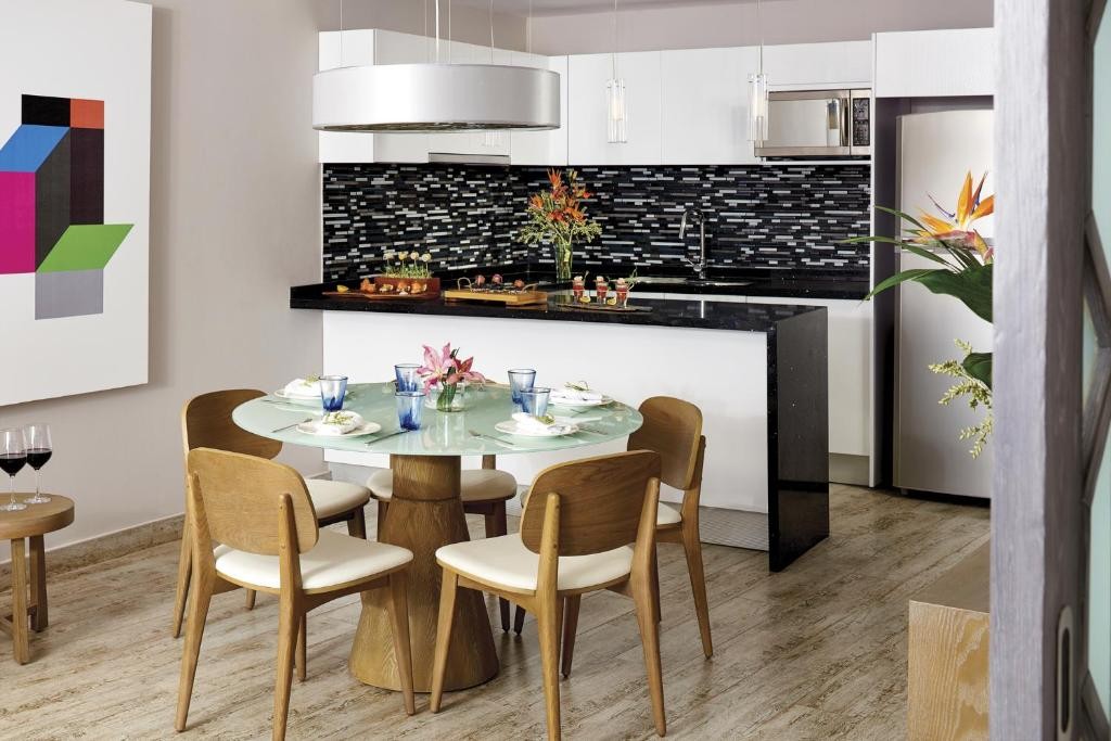 THE FIVES BEACH HOTEL - A LA CARTE ALL INCLUSIVE