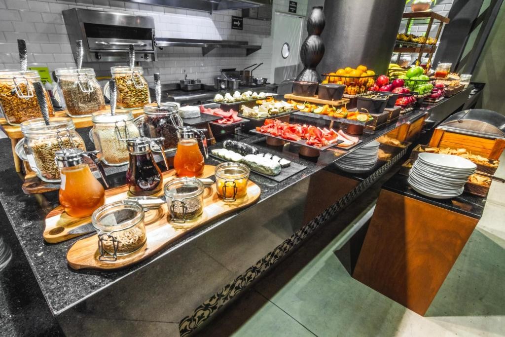 THE FIVES BEACH HOTEL - A LA CARTE ALL INCLUSIVE