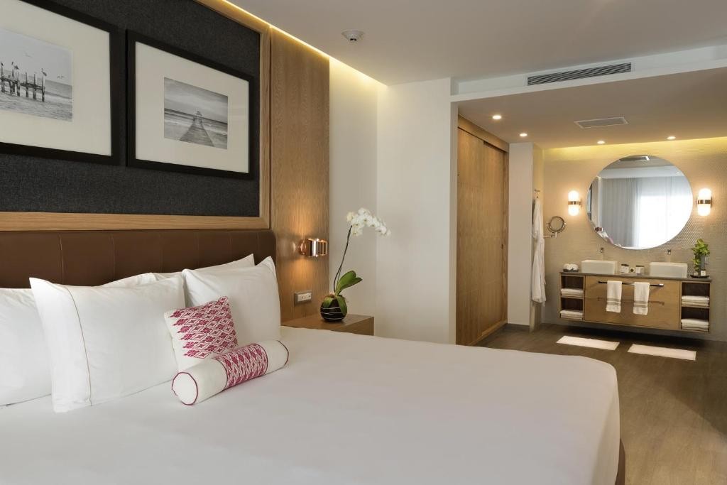 THE FIVES BEACH HOTEL - A LA CARTE ALL INCLUSIVE