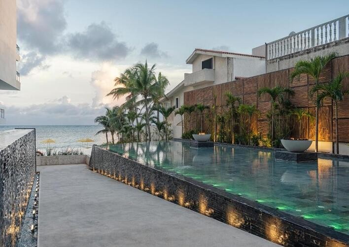 THE FIVES OCEANFRONT PUERTO MORELOS