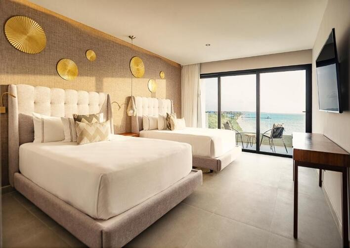 THE FIVES OCEANFRONT PUERTO MORELOS