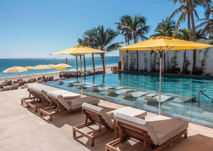 THE FIVES OCEANFRONT PUERTO MORELOS