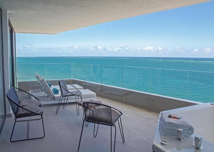 THE FIVES OCEANFRONT PUERTO MORELOS