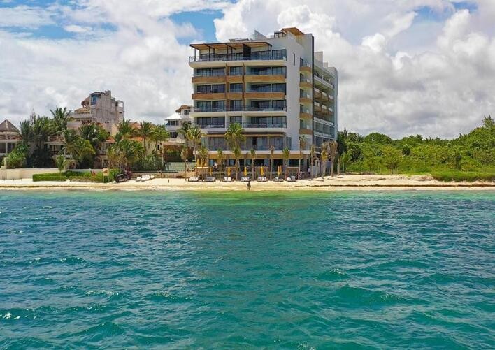 THE FIVES OCEANFRONT PUERTO MORELOS