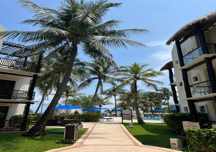 THE REEF PLAYACAR BEACH RESORT & SPA