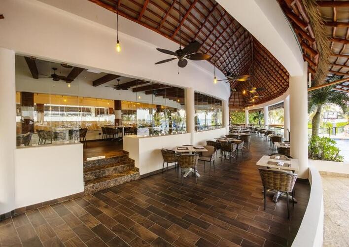 THE REEF PLAYACAR BEACH RESORT & SPA