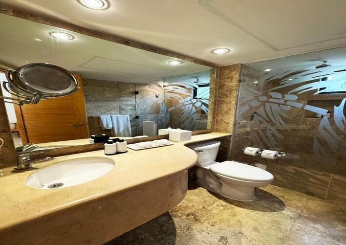 THE REEF PLAYACAR BEACH RESORT & SPA