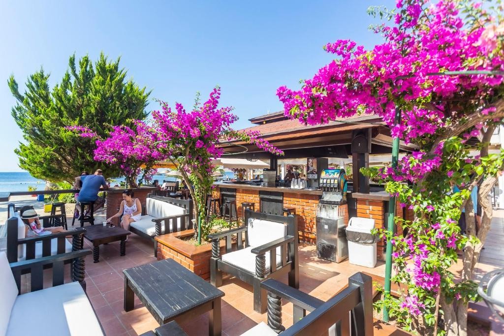 SEASIDE BEACH CLUB