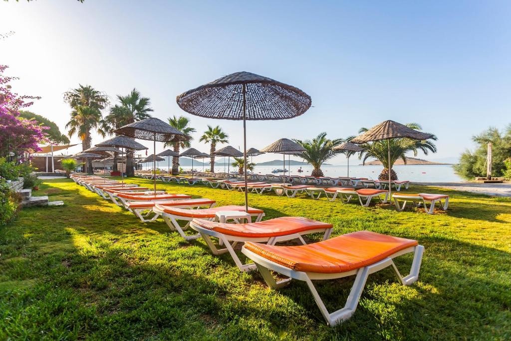 SEASIDE BEACH CLUB