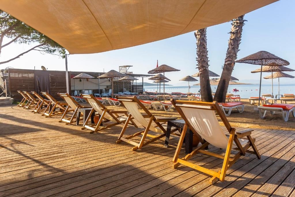 SEASIDE BEACH CLUB