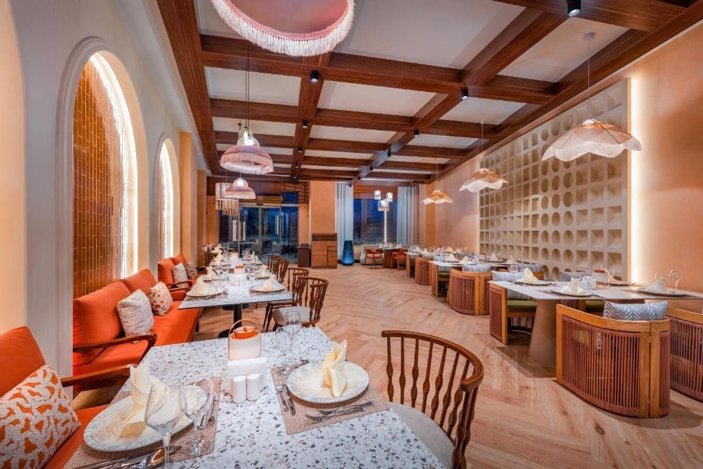 DELPHIN PALACE HOTEL