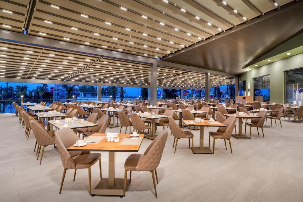 DELPHIN PALACE HOTEL