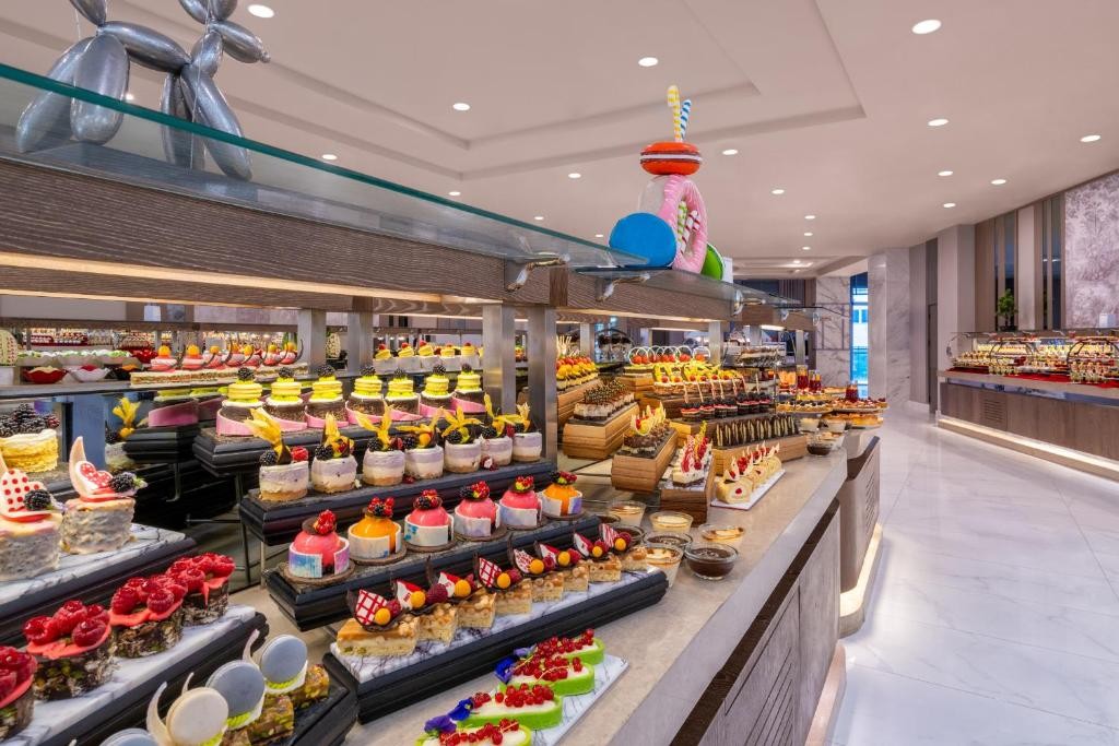 DELPHIN PALACE HOTEL