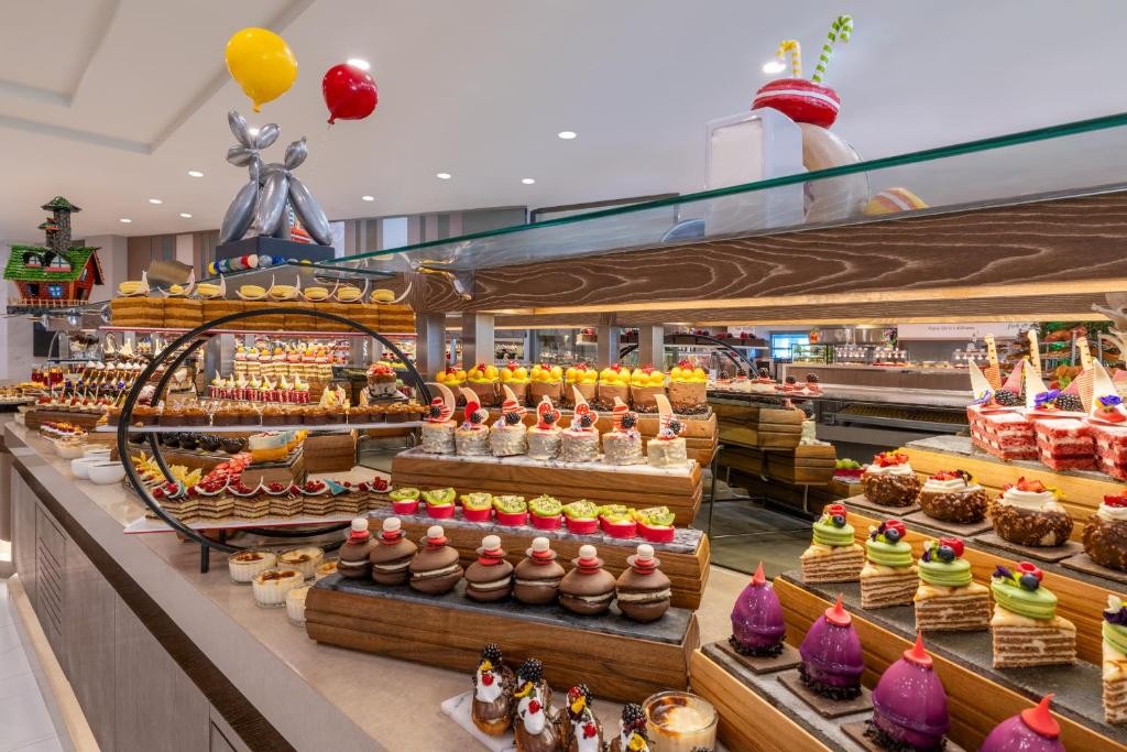 DELPHIN PALACE HOTEL