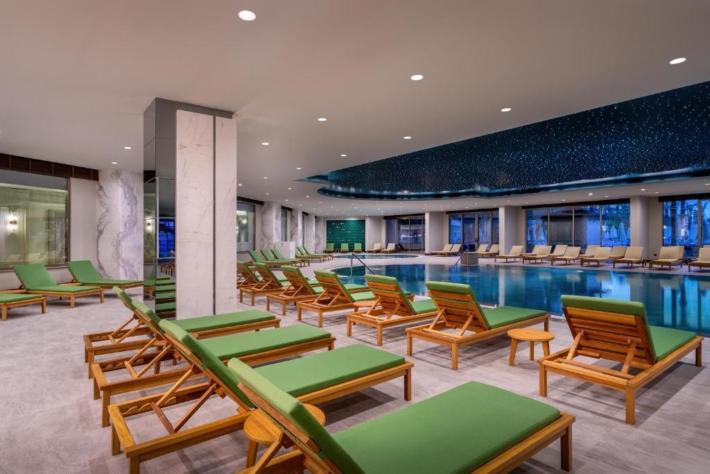 DELPHIN PALACE HOTEL