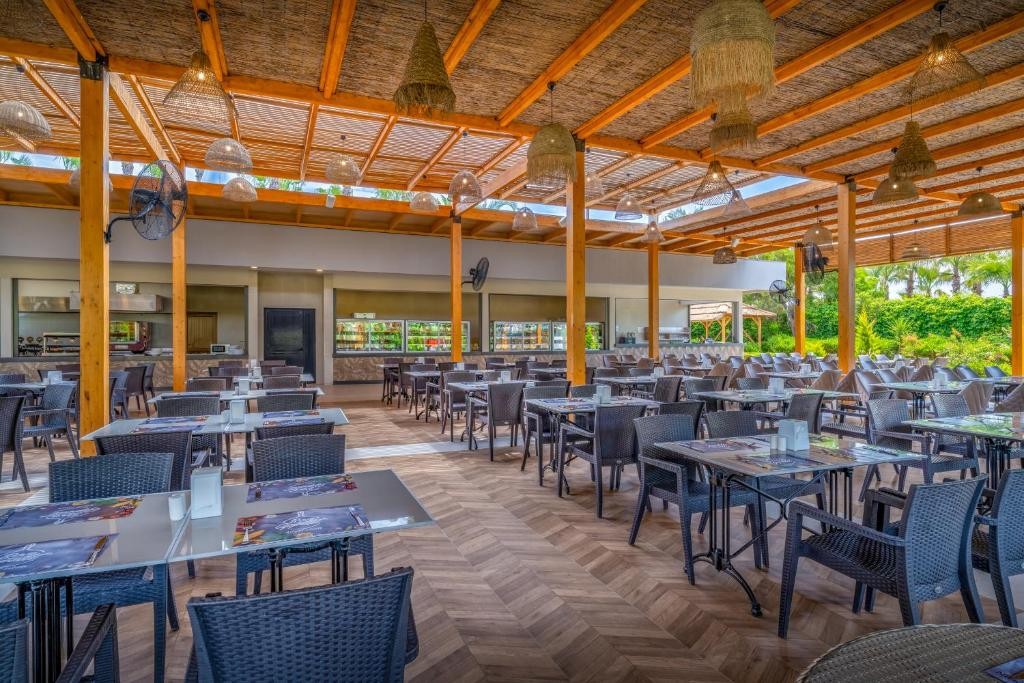 DELPHIN PALACE HOTEL